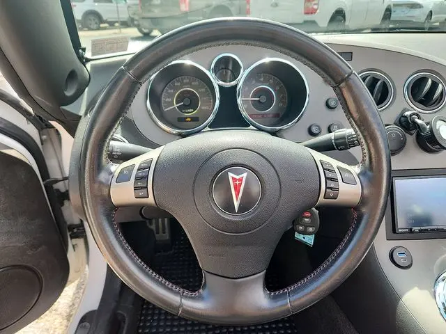 2008 Pontiac Solstice - $14,789