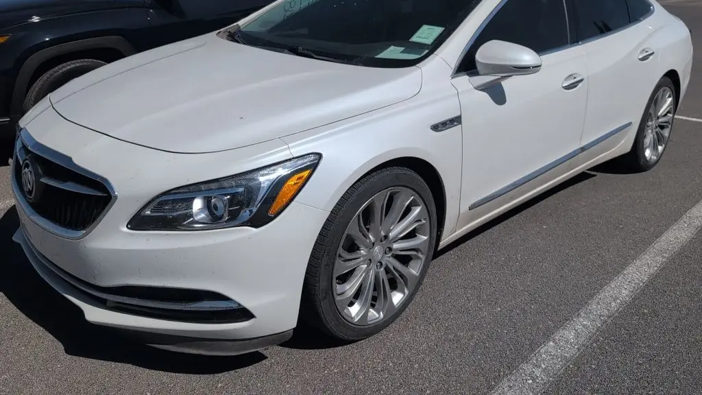 Preowned 2017 Buick LaCrosse Essence for Sale