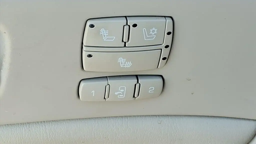 2010 Cadillac DTS Luxury Collection
