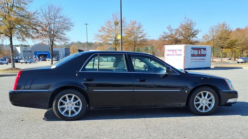 2010 Cadillac DTS Luxury Collection
