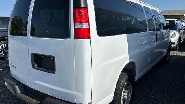 2025 Chevrolet Express LS 3500