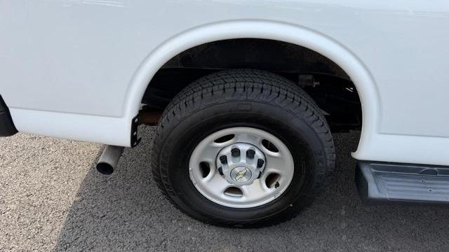2022 Chevrolet Express LS 3500