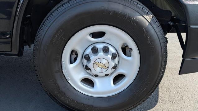 2025 Chevrolet Express LS 3500