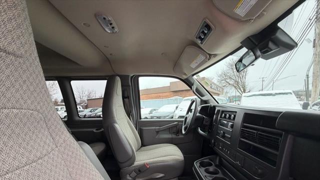 2025 Chevrolet Express LT 3500