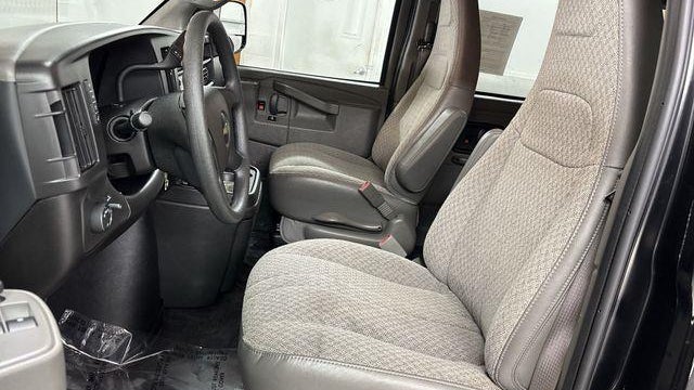 2025 Chevrolet Express LT 3500