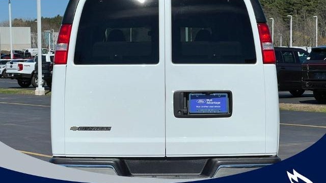 2025 Chevrolet Express LT 3500