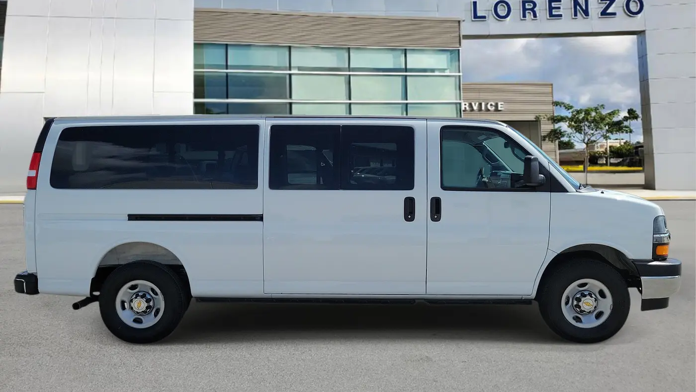 2025 Chevrolet Express LT 3500
