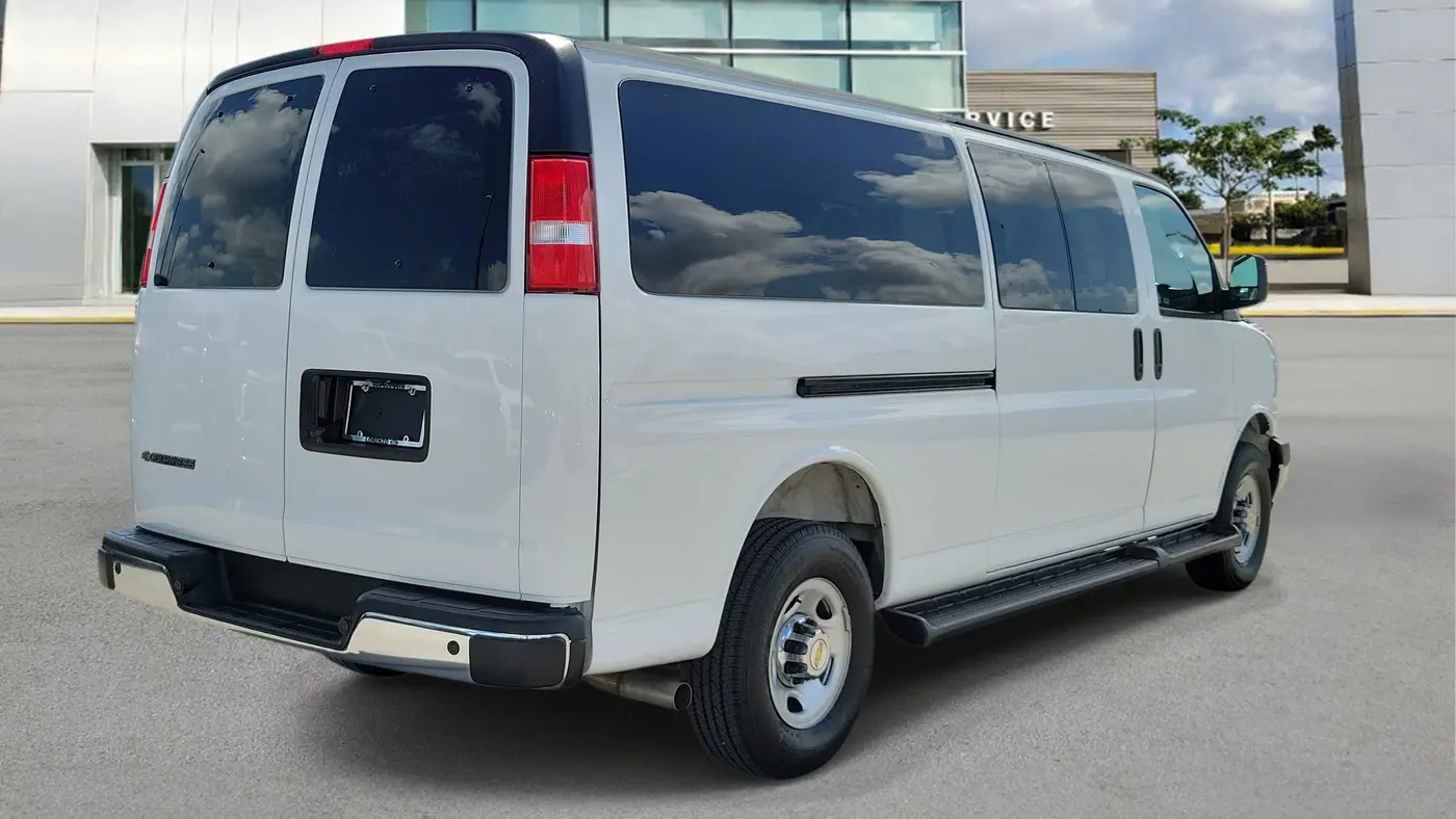 2025 Chevrolet Express LT 3500