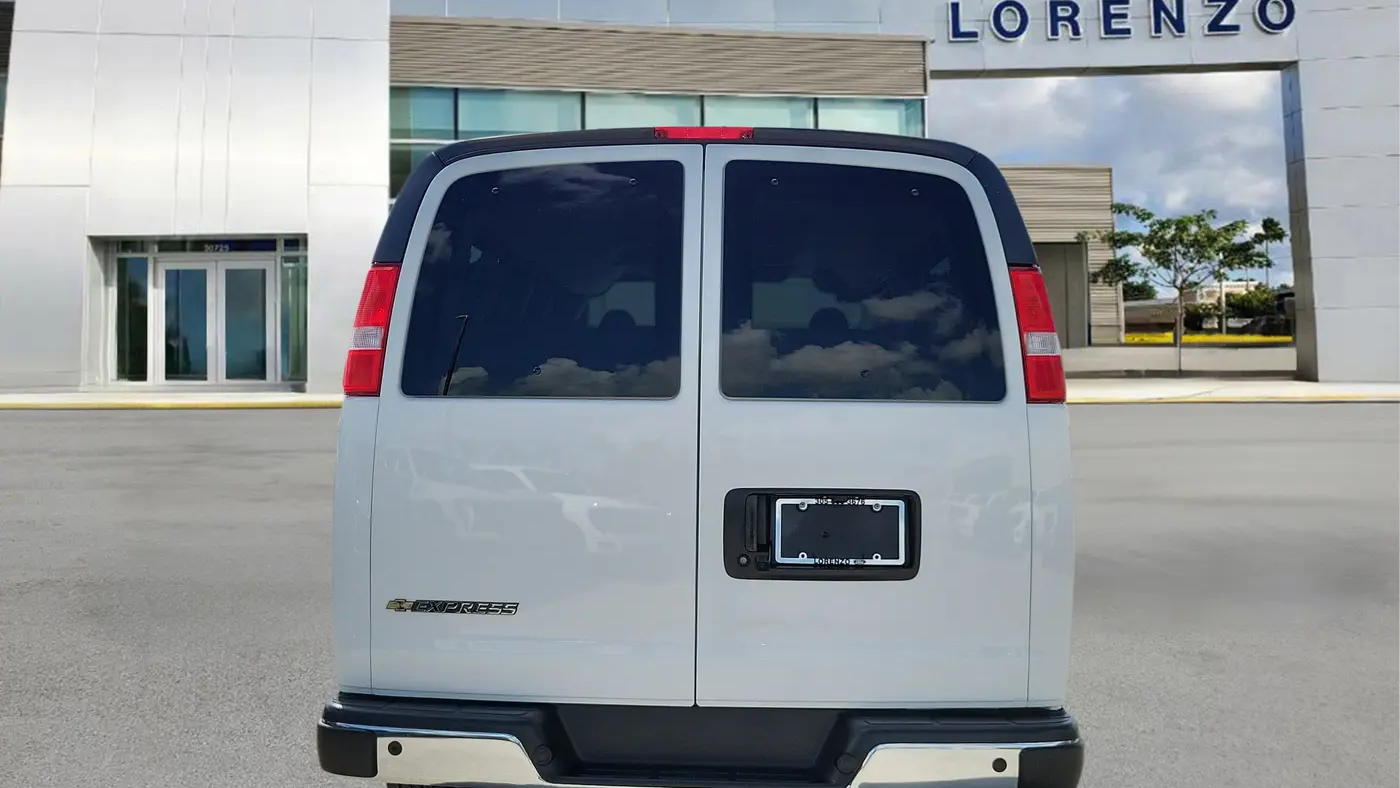 2025 Chevrolet Express LT 3500