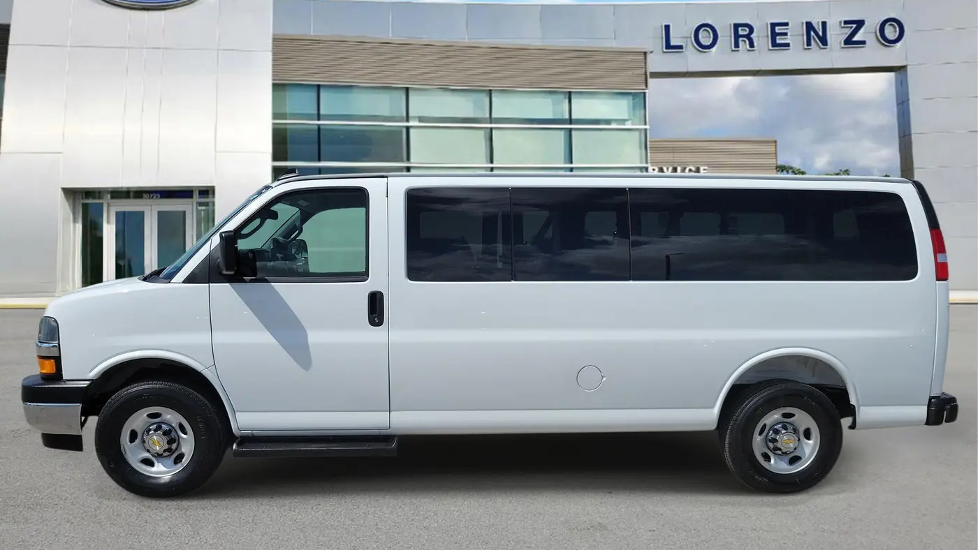 2025 Chevrolet Express LT 3500