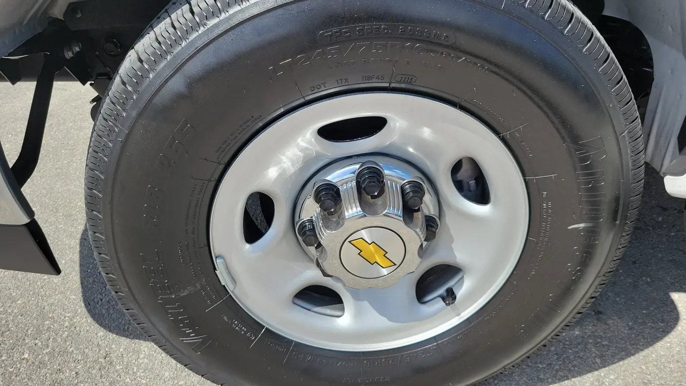 2025 Chevrolet Express LT 3500