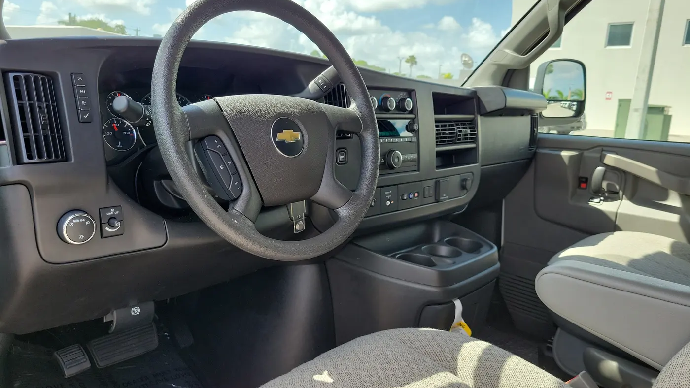 2025 Chevrolet Express LT 3500