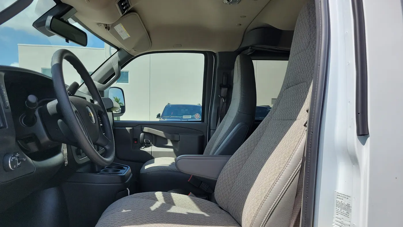 2025 Chevrolet Express LT 3500