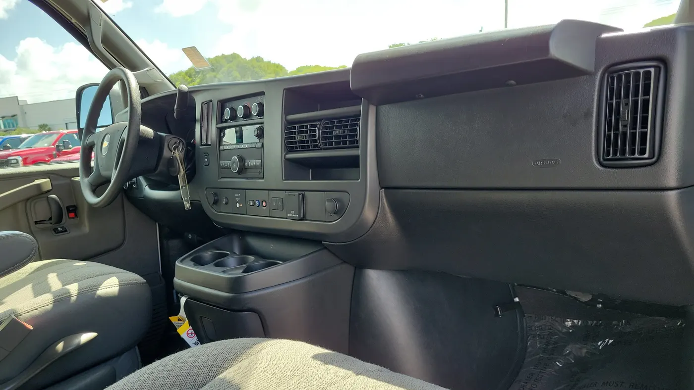 2025 Chevrolet Express LT 3500