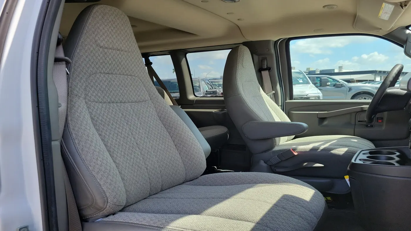 2025 Chevrolet Express LT 3500