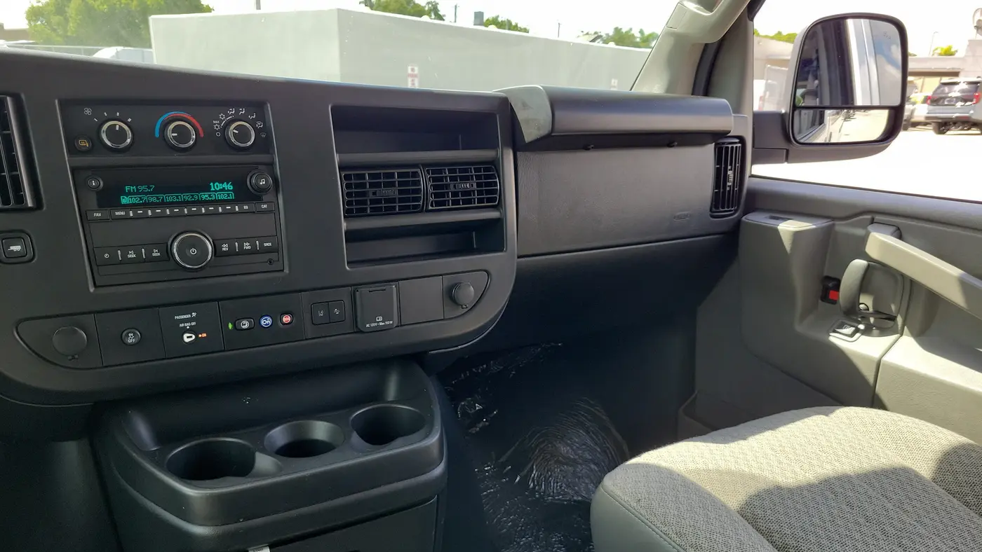 2025 Chevrolet Express LT 3500
