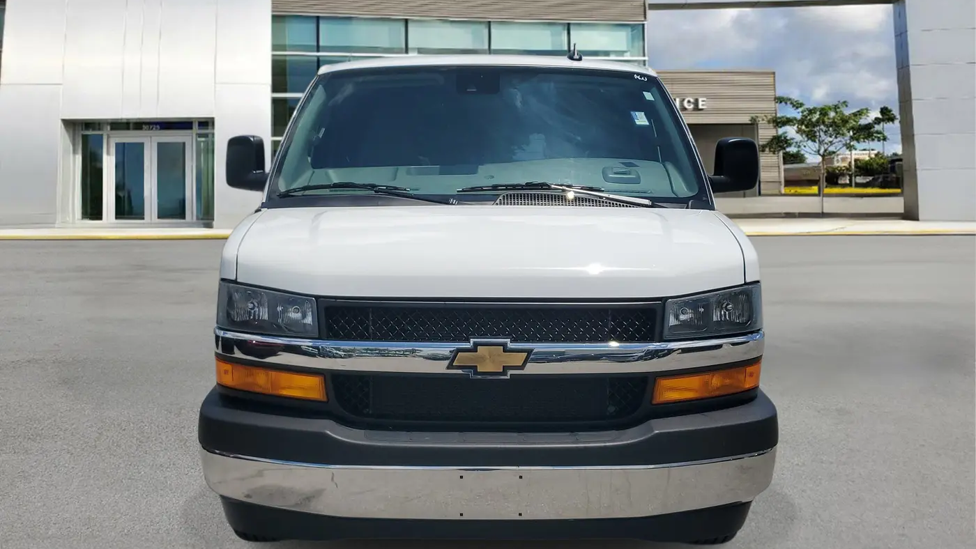 2025 Chevrolet Express LT 3500