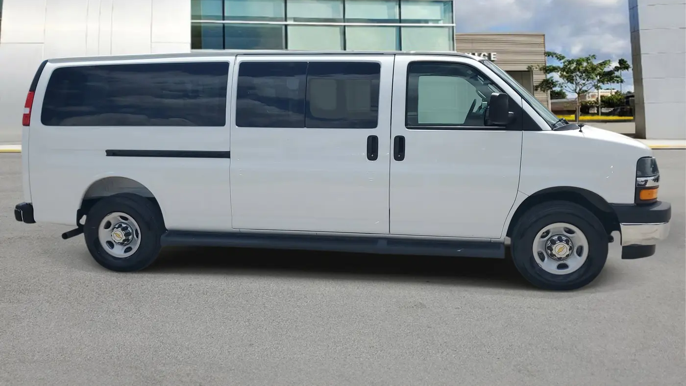 2025 Chevrolet Express LT 3500