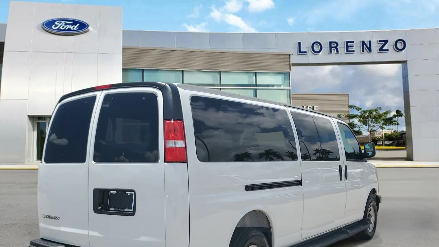 2025 Chevrolet Express LT 3500