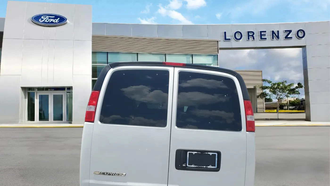 2025 Chevrolet Express LT 3500