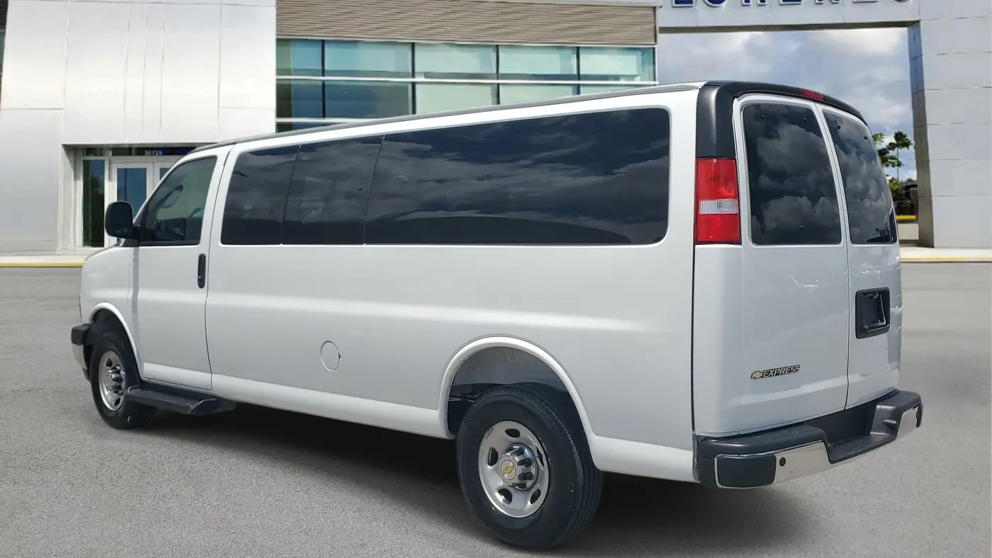 2025 Chevrolet Express LT 3500