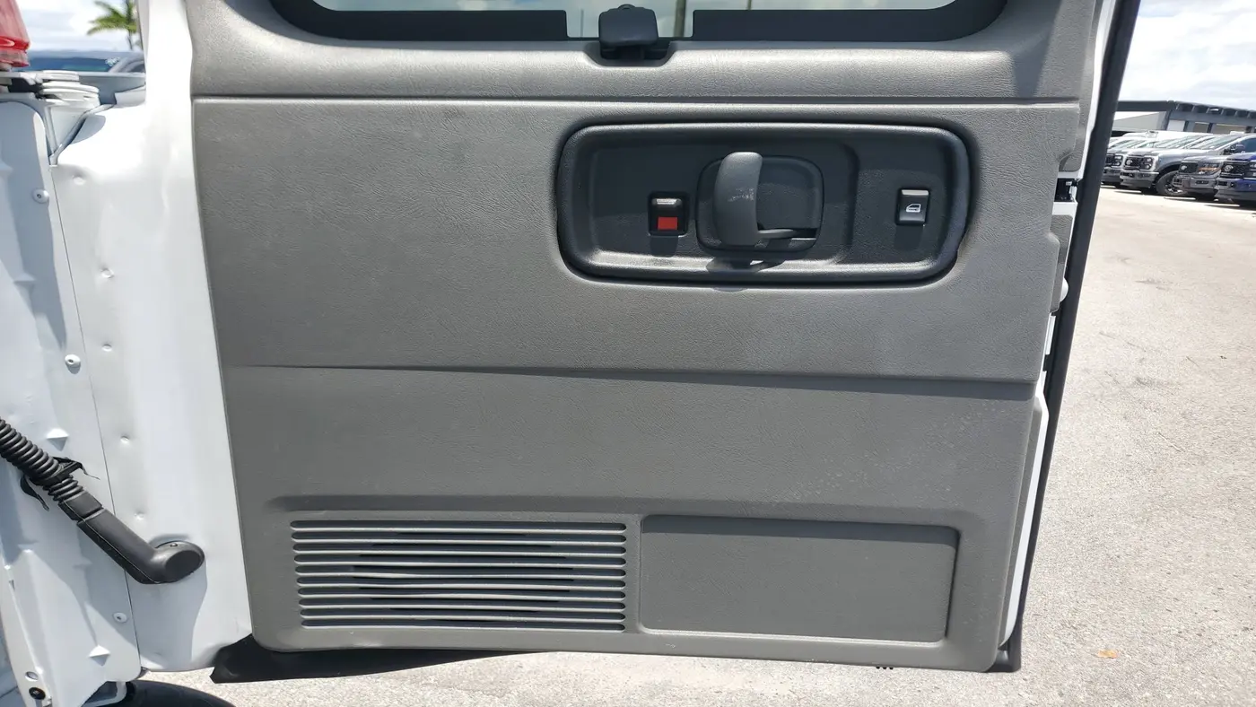 2025 Chevrolet Express LT 3500