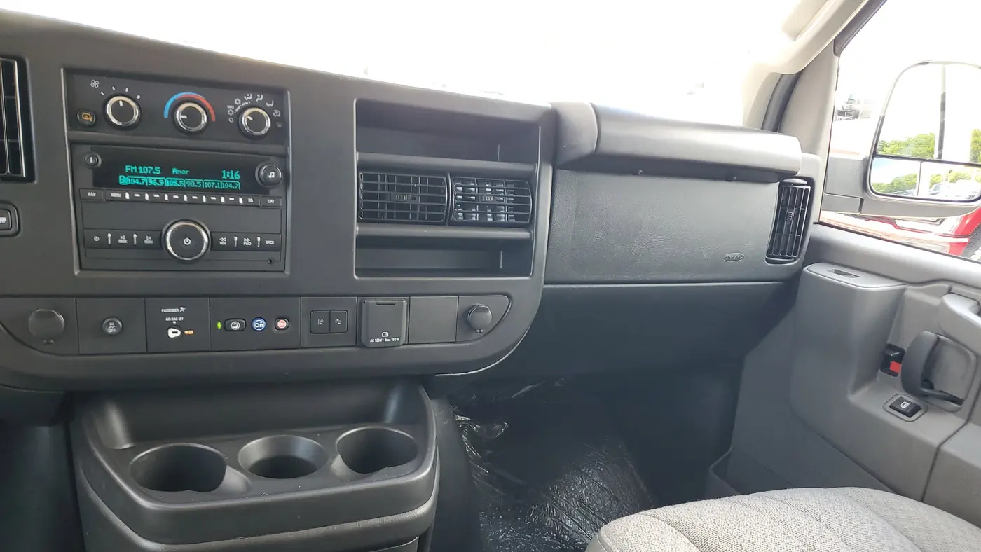 2025 Chevrolet Express LT 3500