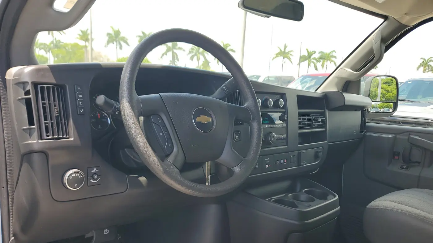 2025 Chevrolet Express LT 3500