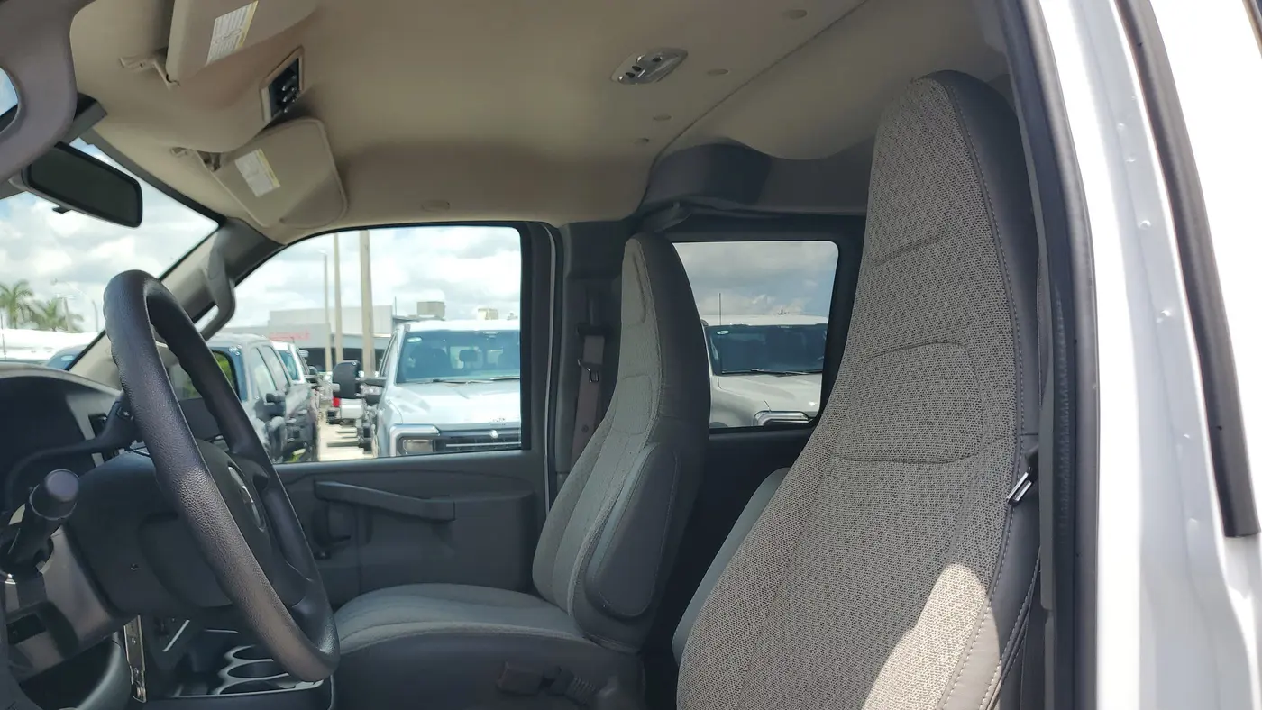 2025 Chevrolet Express LT 3500