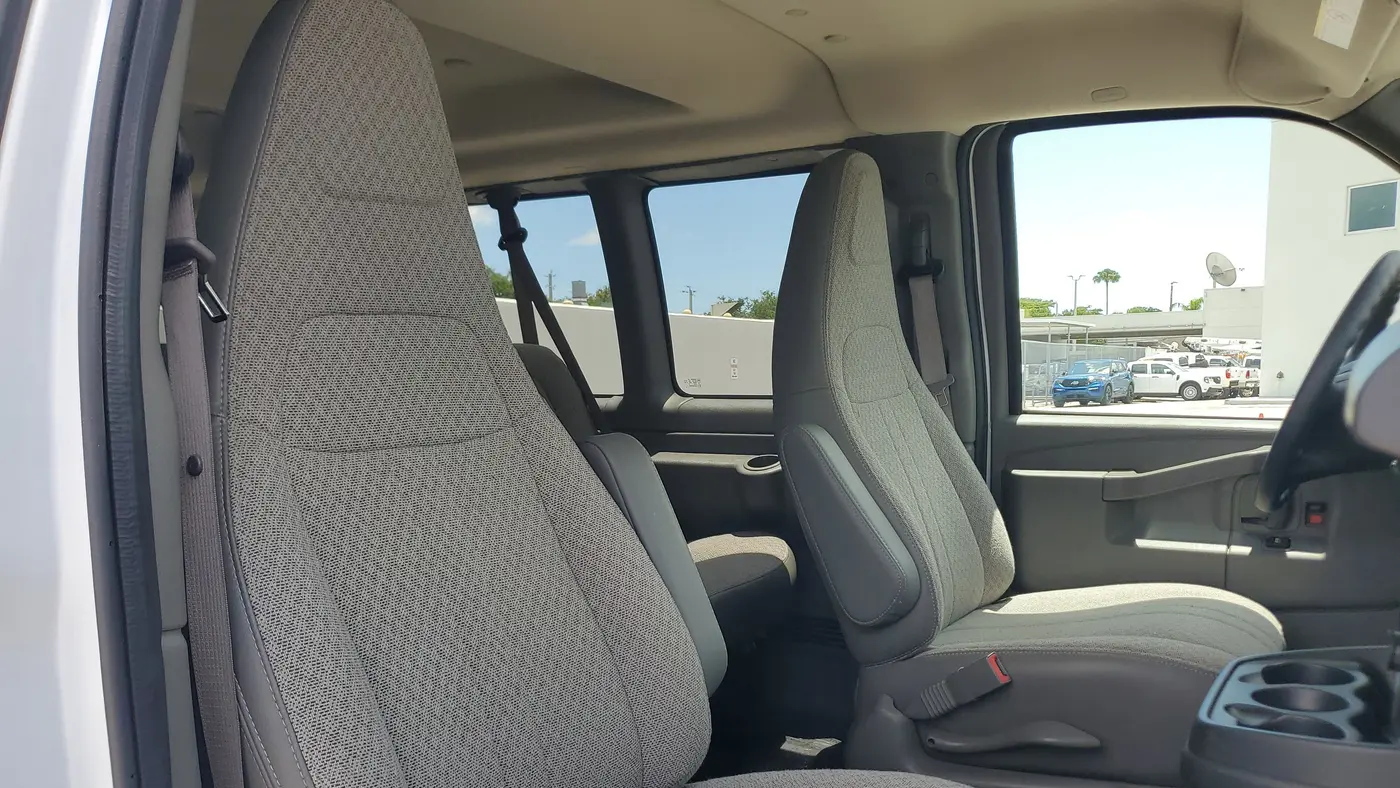2025 Chevrolet Express LT 3500