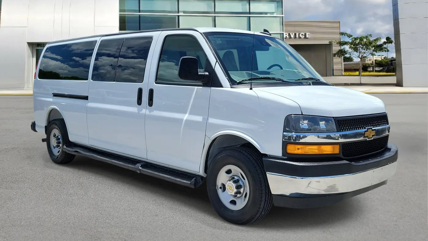 2025 Chevrolet Express LT 3500