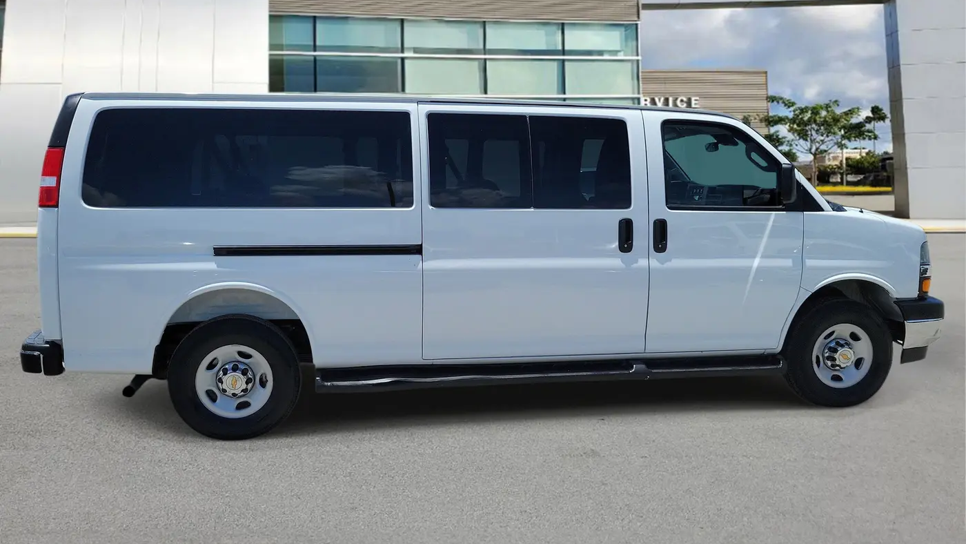 2025 Chevrolet Express LT 3500