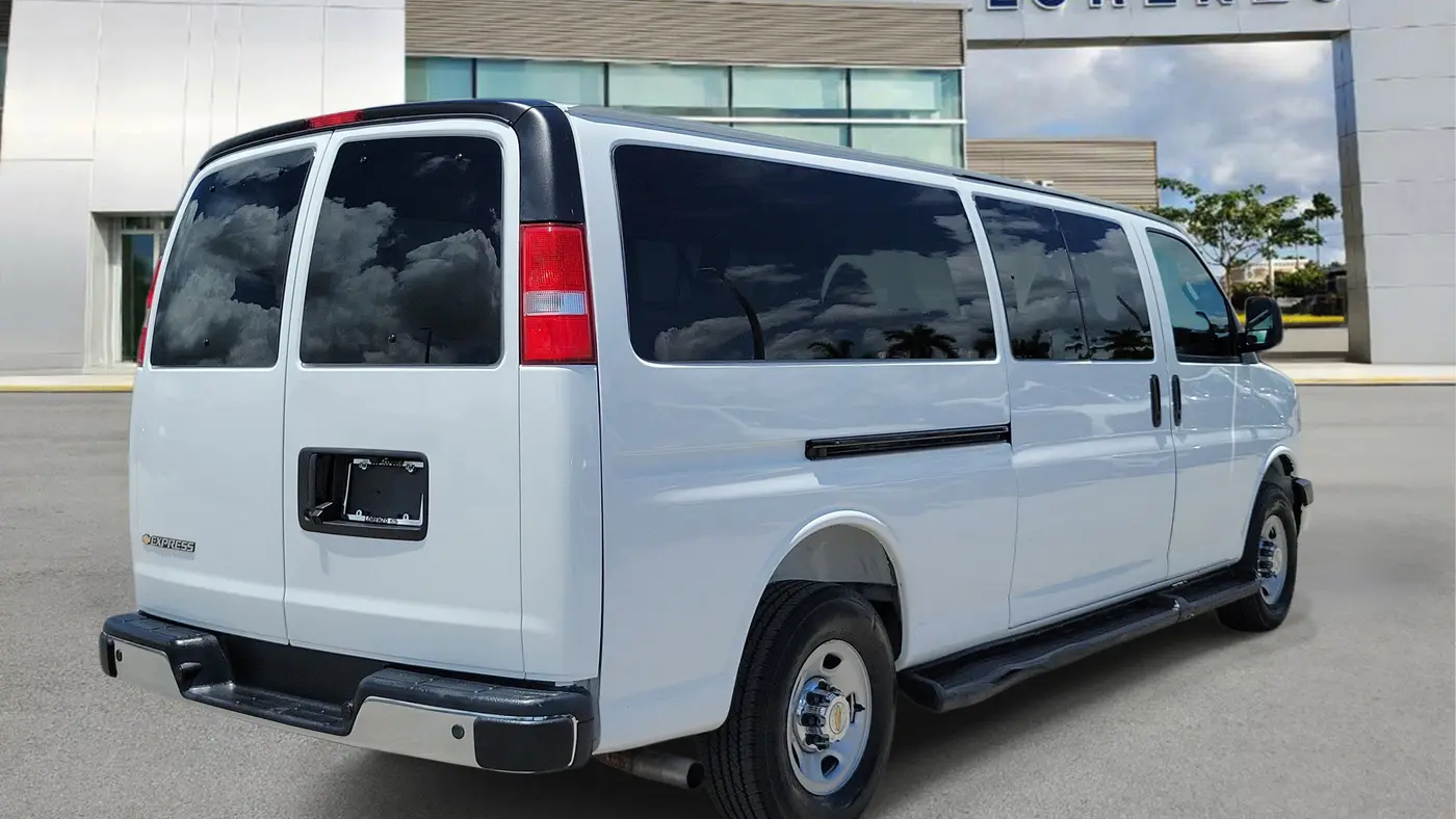 2025 Chevrolet Express LT 3500
