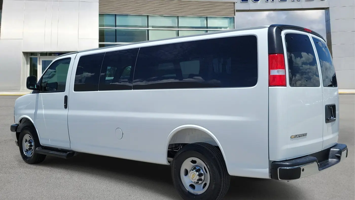 2025 Chevrolet Express LT 3500