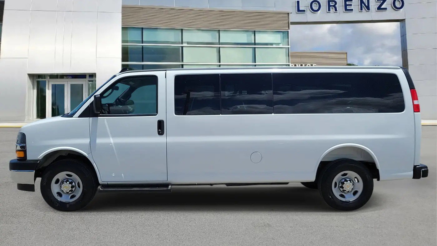 2025 Chevrolet Express LT 3500