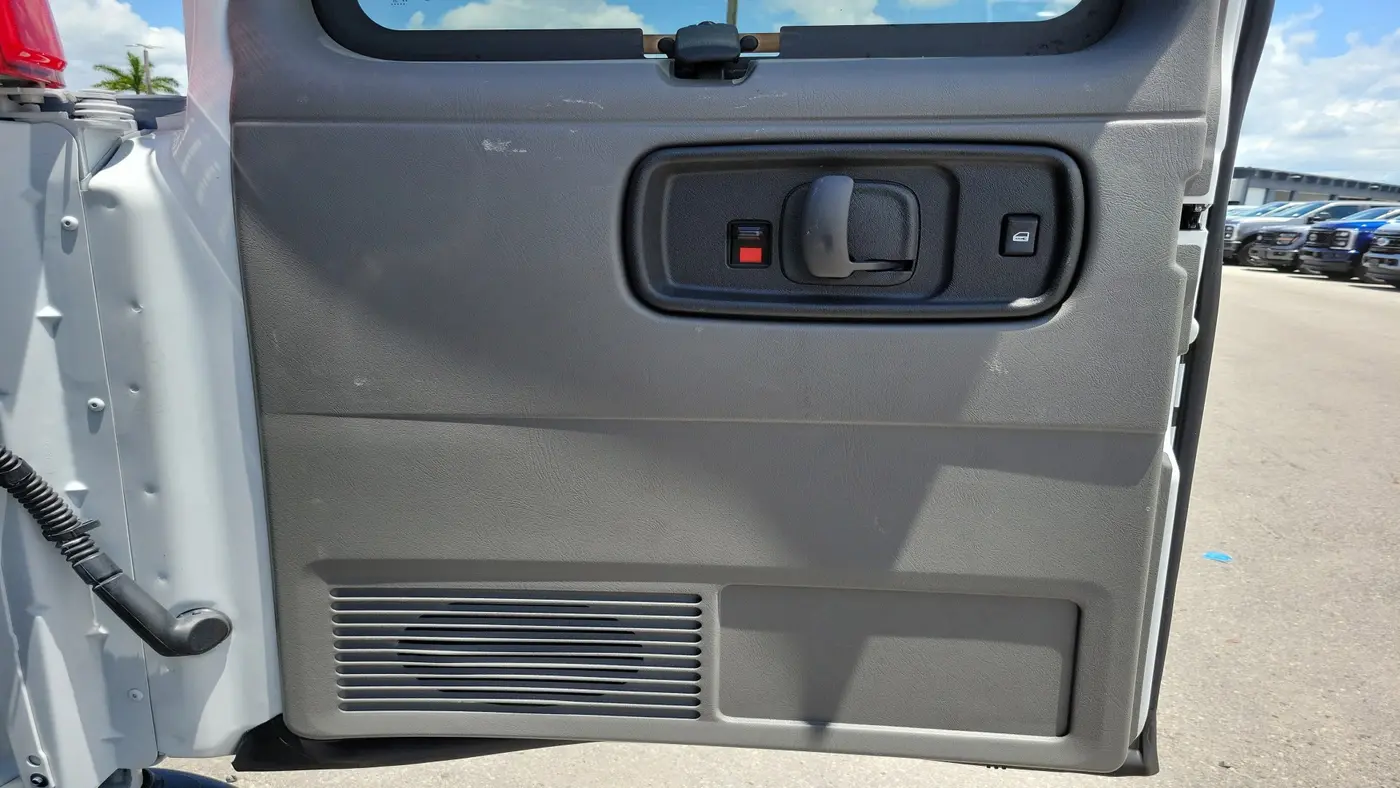 2025 Chevrolet Express LT 3500