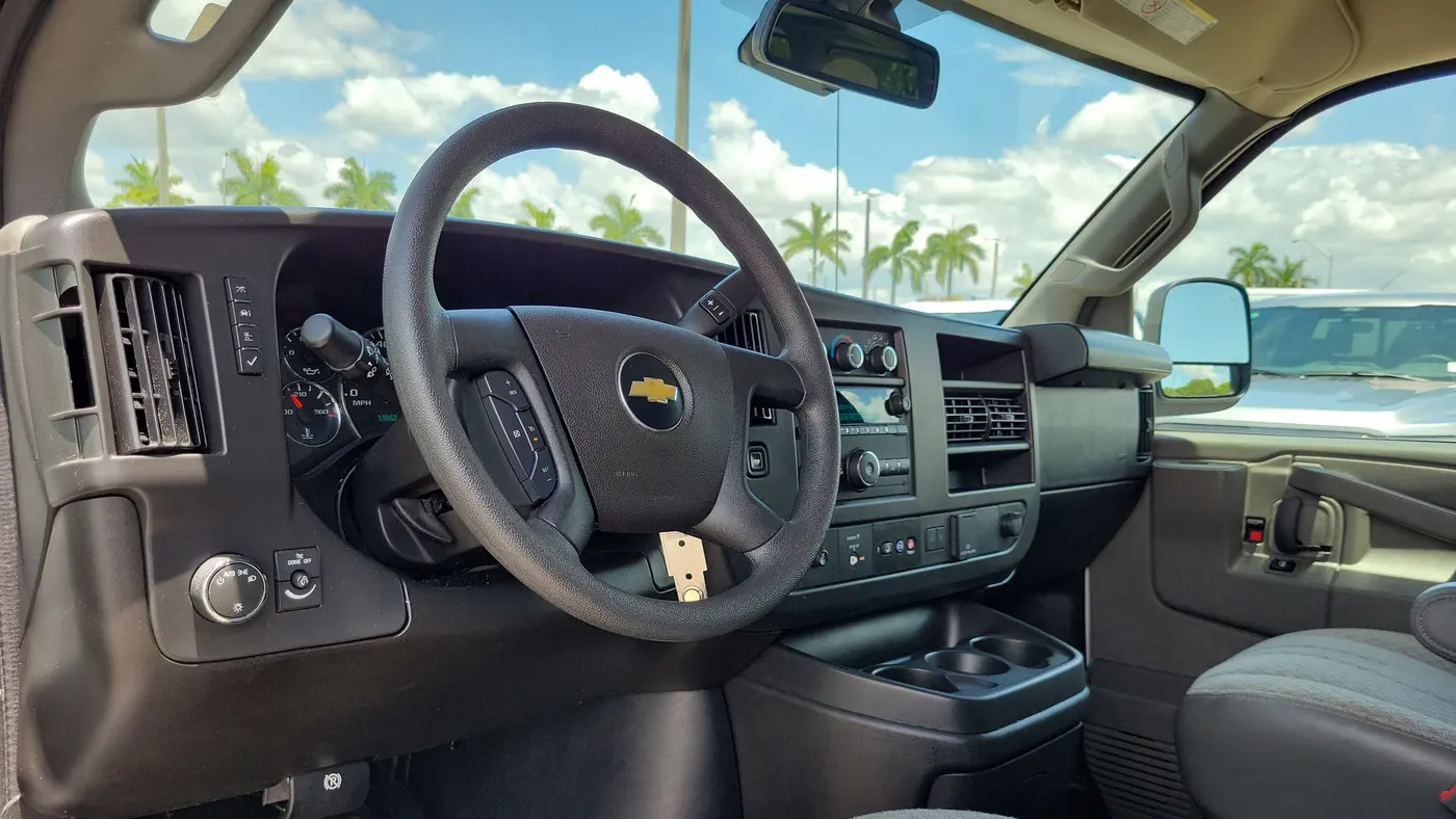 2025 Chevrolet Express LT 3500