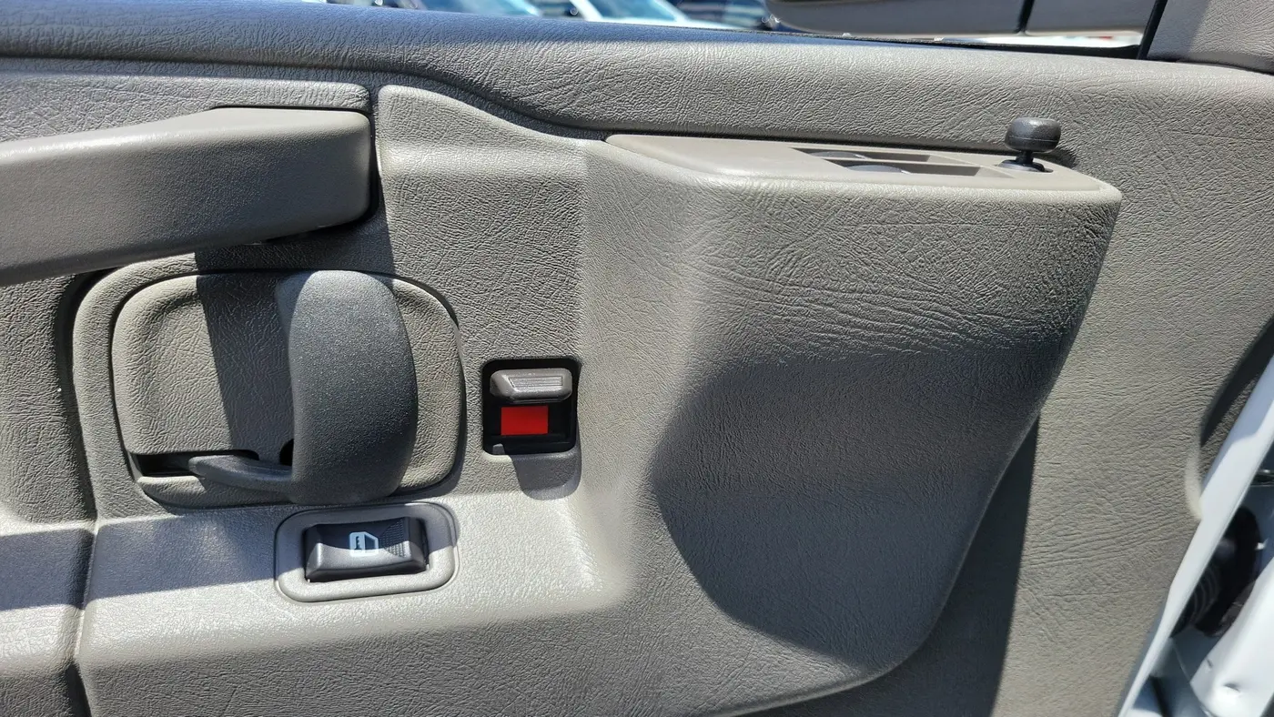 2025 Chevrolet Express LT 3500