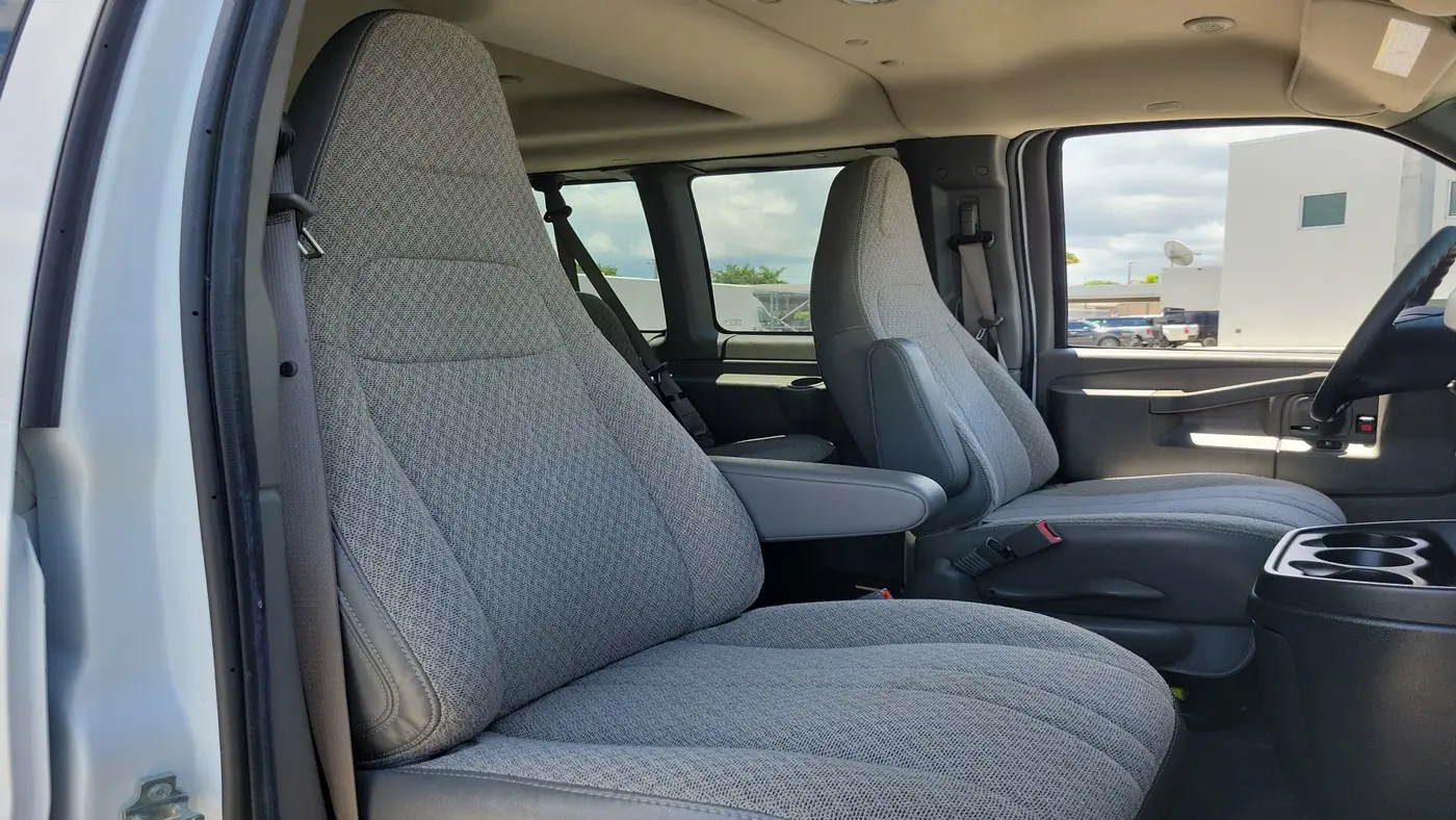 2025 Chevrolet Express LT 3500