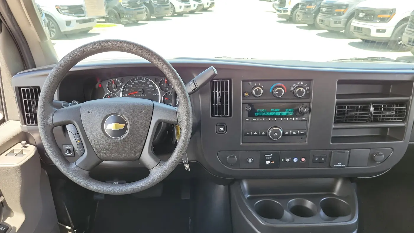 2025 Chevrolet Express LT 3500