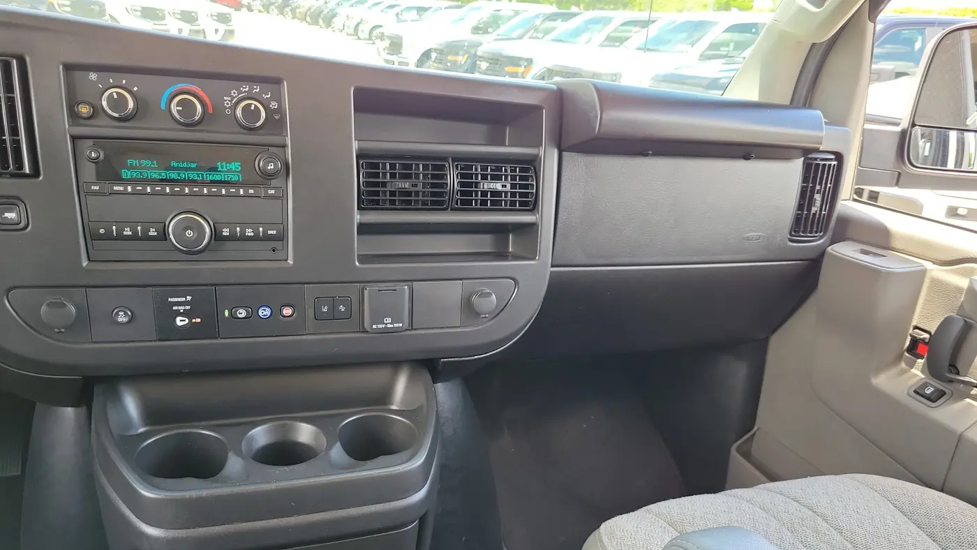2025 Chevrolet Express LT 3500