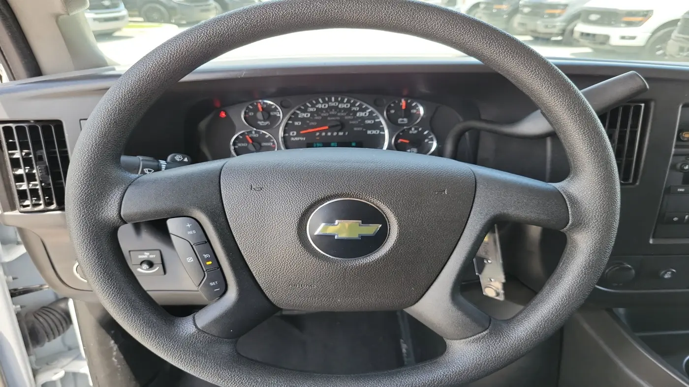 2025 Chevrolet Express LT 3500