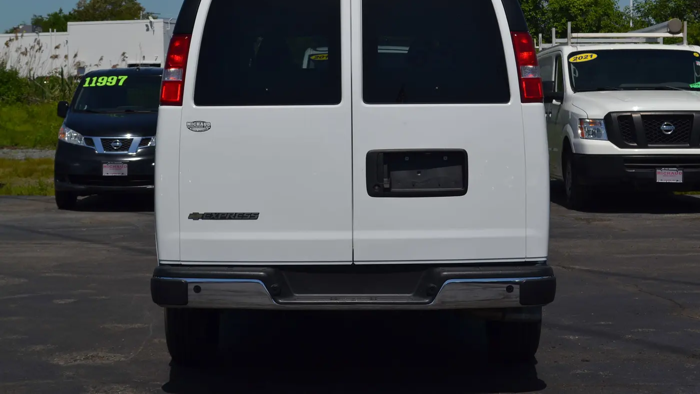 2025 Chevrolet Express LT 3500