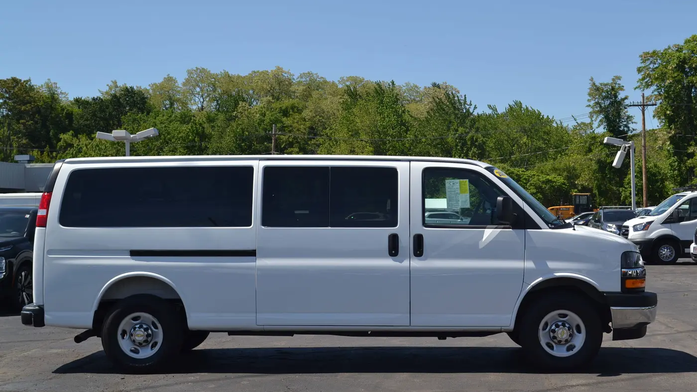 2025 Chevrolet Express LT 3500