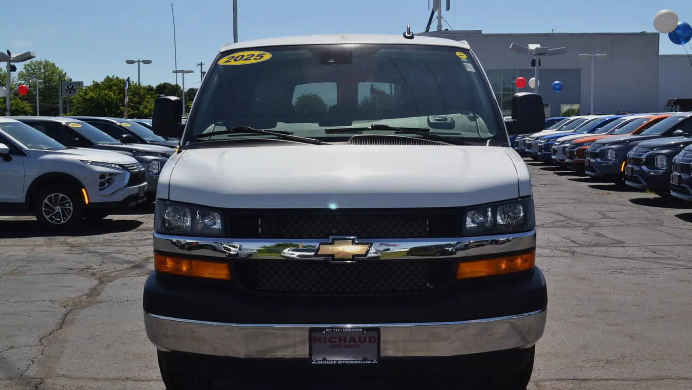 2025 Chevrolet Express LT 3500