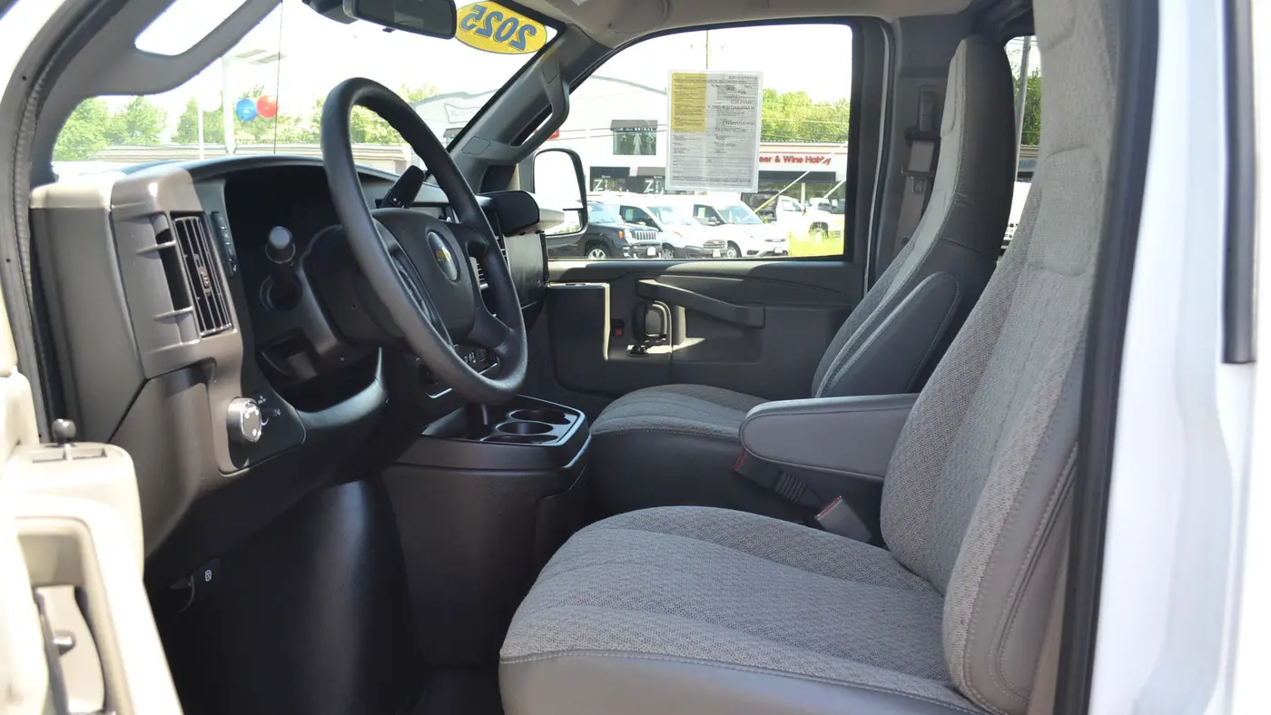 2025 Chevrolet Express LT 3500