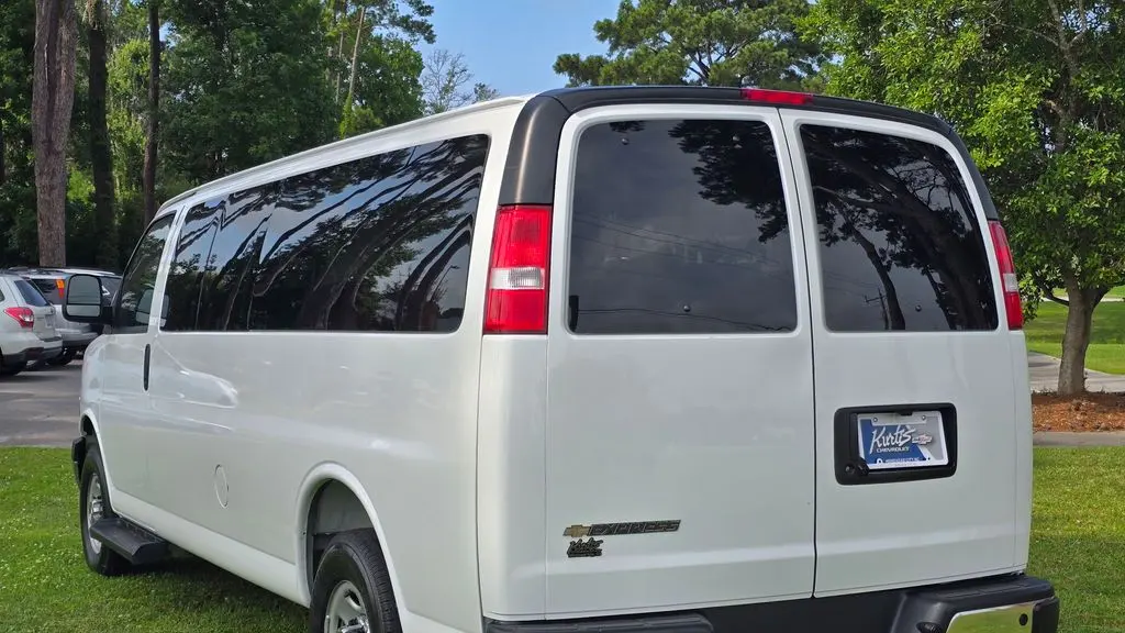 2025 Chevrolet Express LT 3500