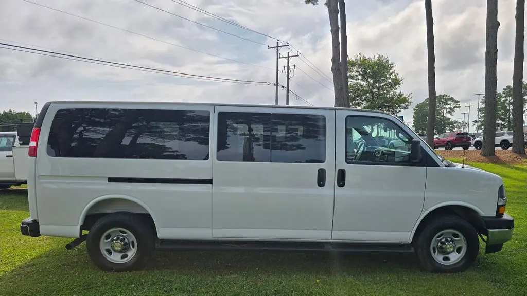2025 Chevrolet Express LT 3500