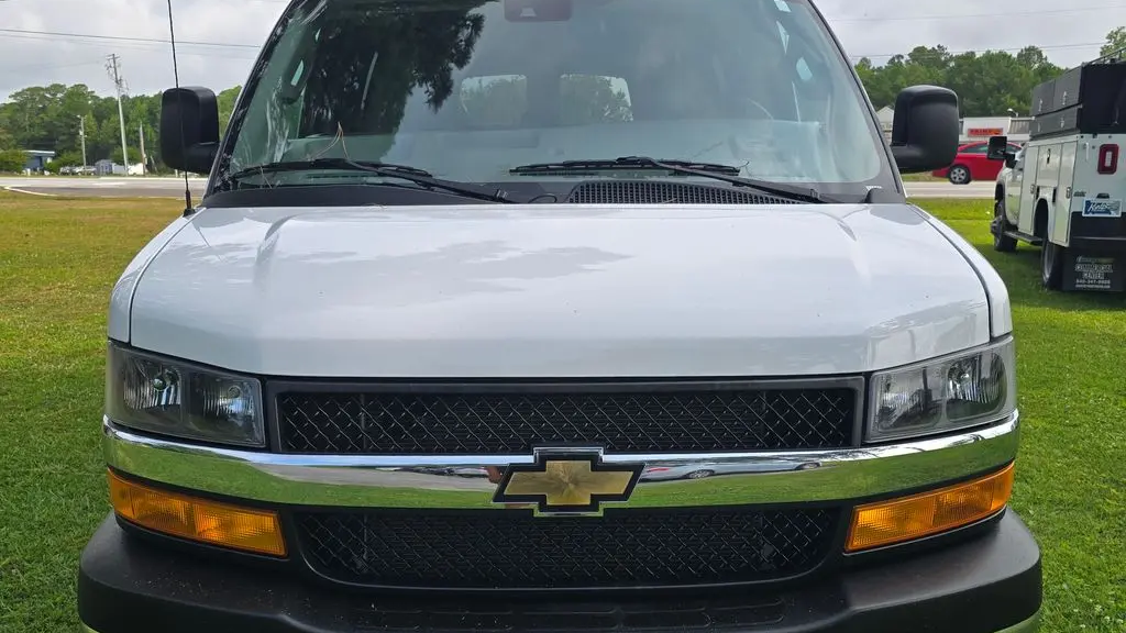 2025 Chevrolet Express LT 3500