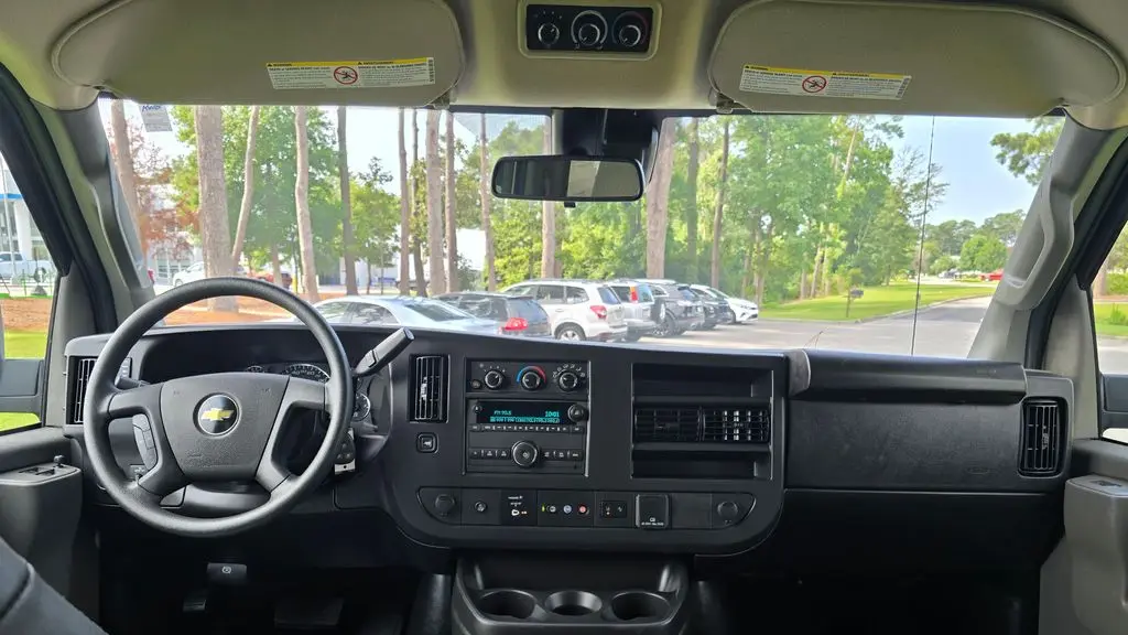 2025 Chevrolet Express LT 3500